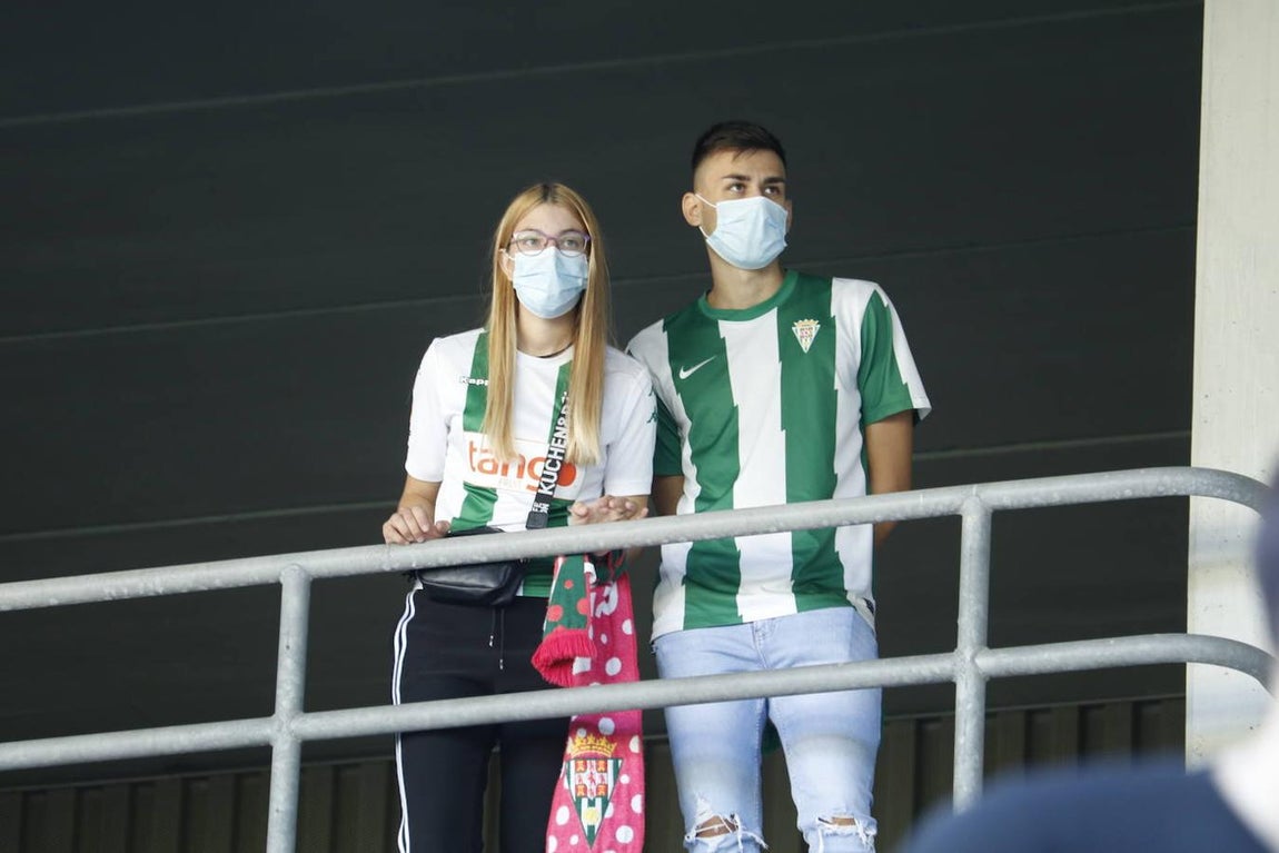 El ambiente en las gradas del Córdoba-San Fernando, en imágenes
