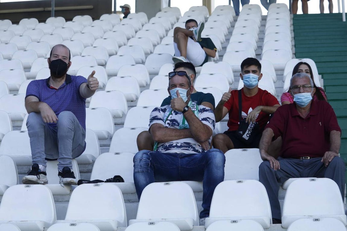 El ambiente en las gradas del Córdoba-San Fernando, en imágenes