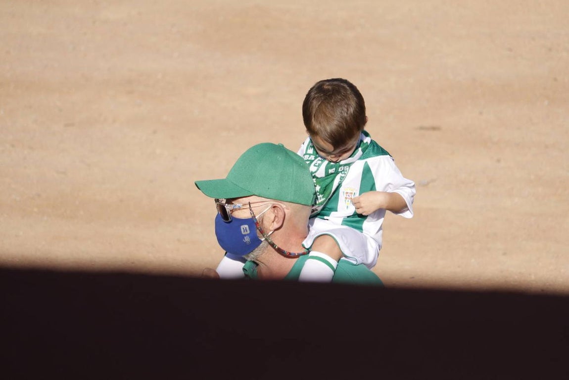 El ambiente en las gradas del Córdoba-San Fernando, en imágenes