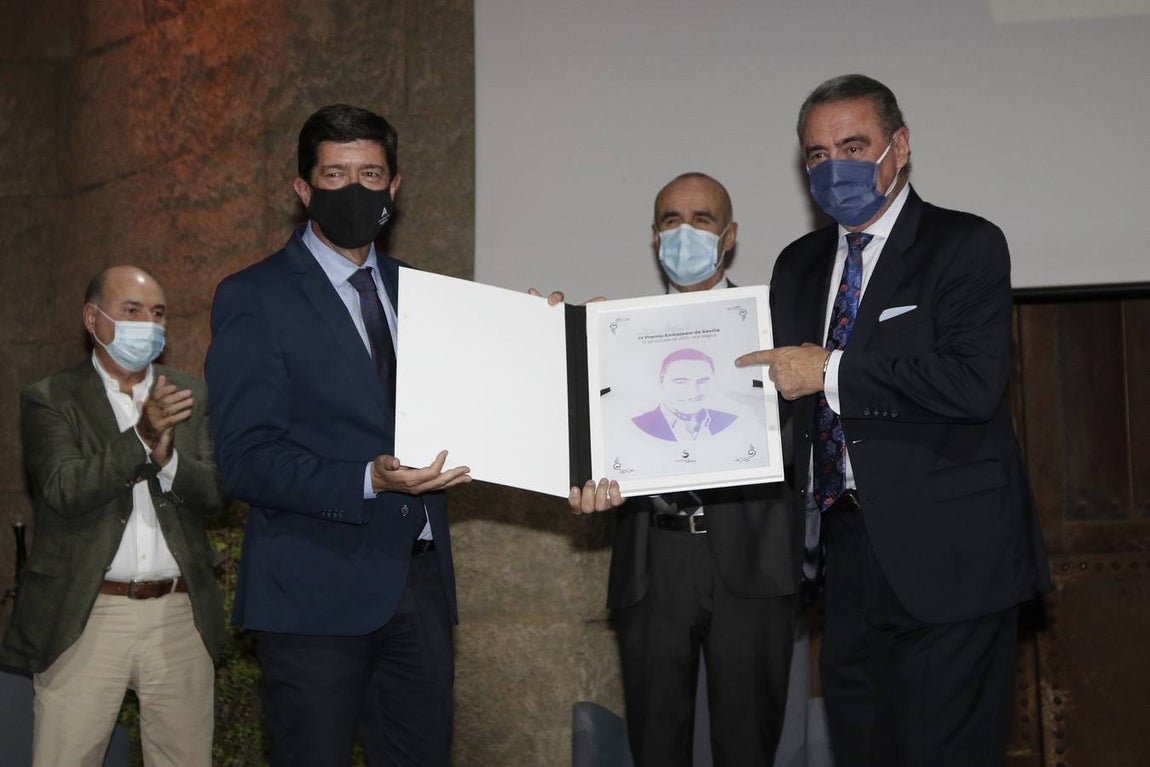 Carlos Herrera recibe el Premio Embajador de Sevilla 2021