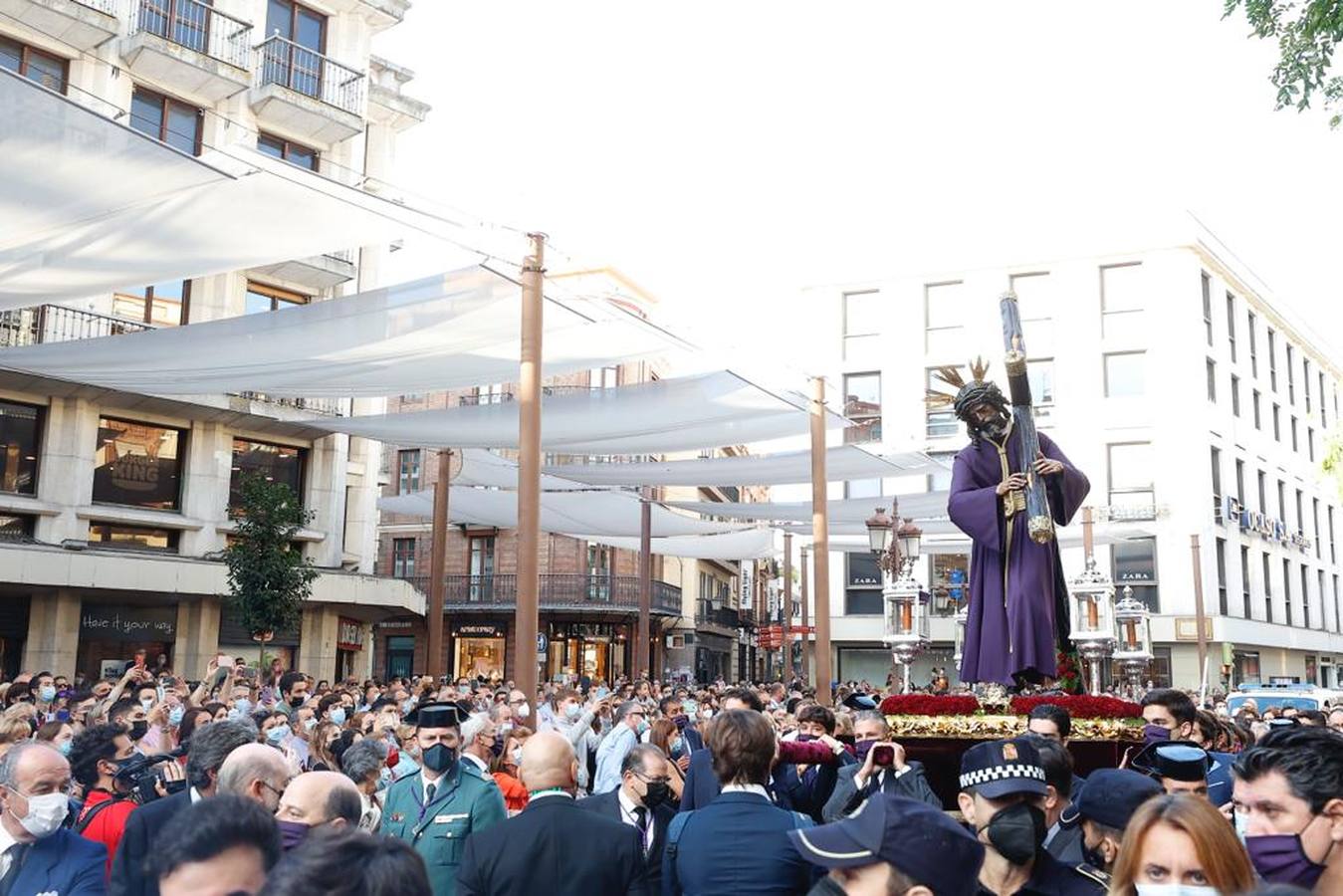 Las mejores imágenes del traslado del Gran Poder al barrio de los Pajaritos