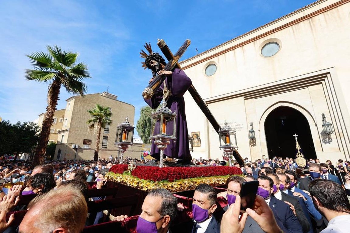 Salida del Gran Poder: El Señor llega a Los Gitanos
