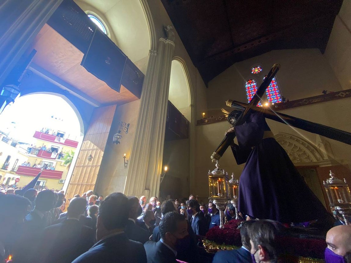 Salida del Gran Poder: El Señor llega a Los Gitanos