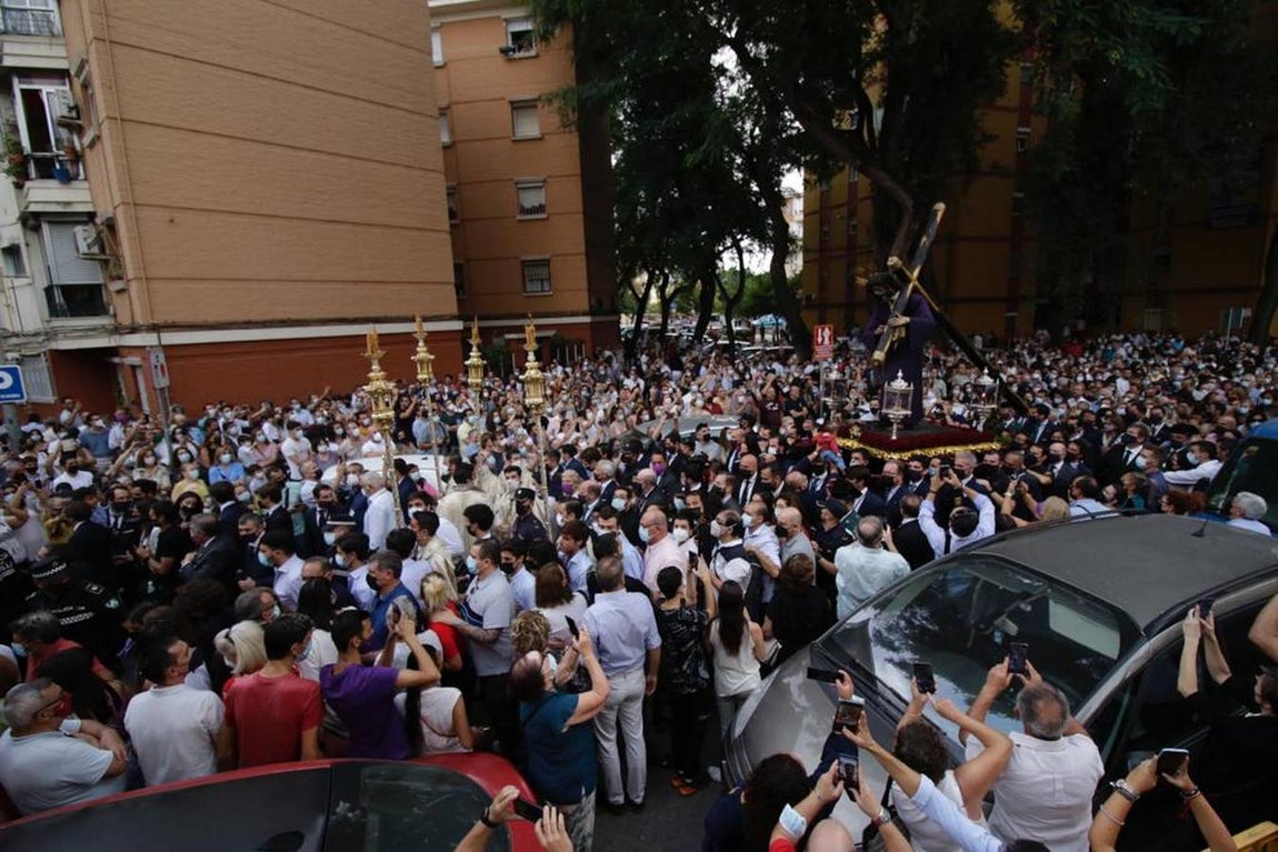 Salida del Gran Poder: Impresionante llegada del Señor a Tres Barrios, la espera termina