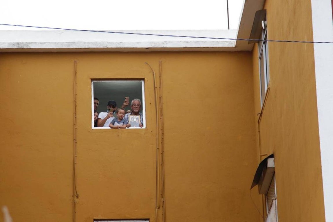 Salida del Gran Poder: Impresionante llegada del Señor a Tres Barrios, la espera termina