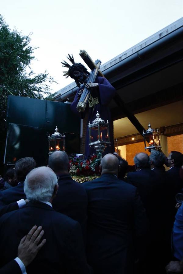 Salida del Gran Poder: Impresionante llegada del Señor a Tres Barrios, la espera termina