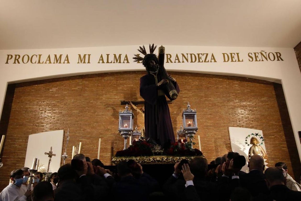 Salida del Gran Poder: Impresionante llegada del Señor a Tres Barrios, la espera termina