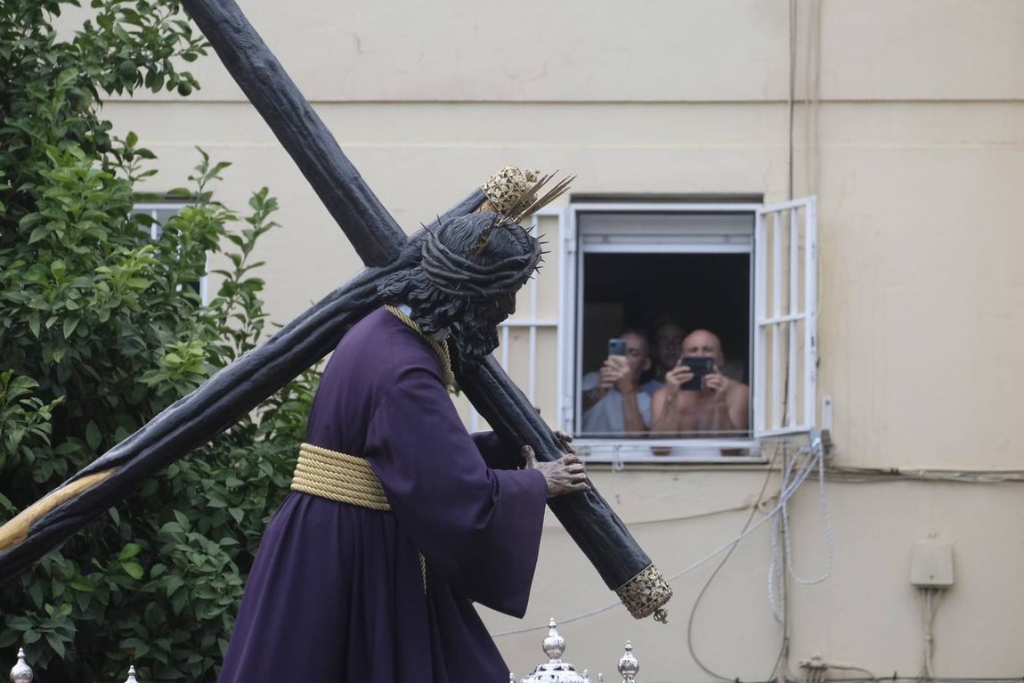 Salida del Gran Poder: Impresionante llegada del Señor a Tres Barrios, la espera termina