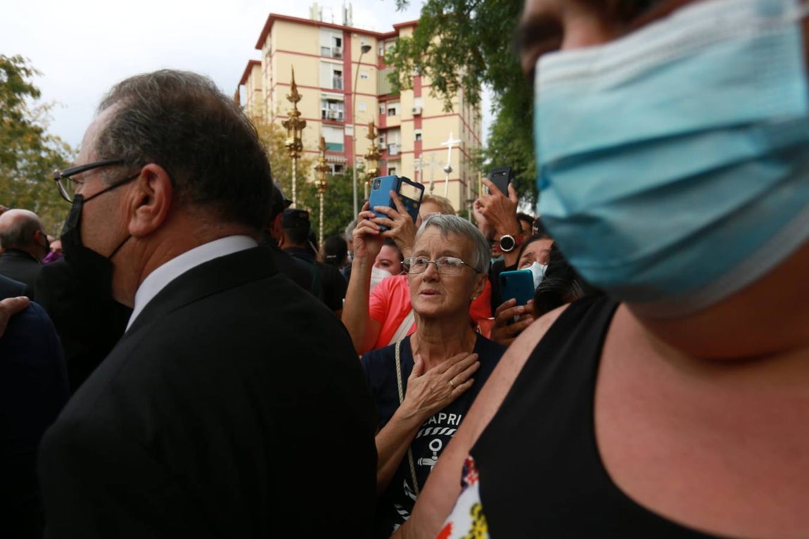 Salida del Gran Poder: Impresionante llegada del Señor a Tres Barrios, la espera termina