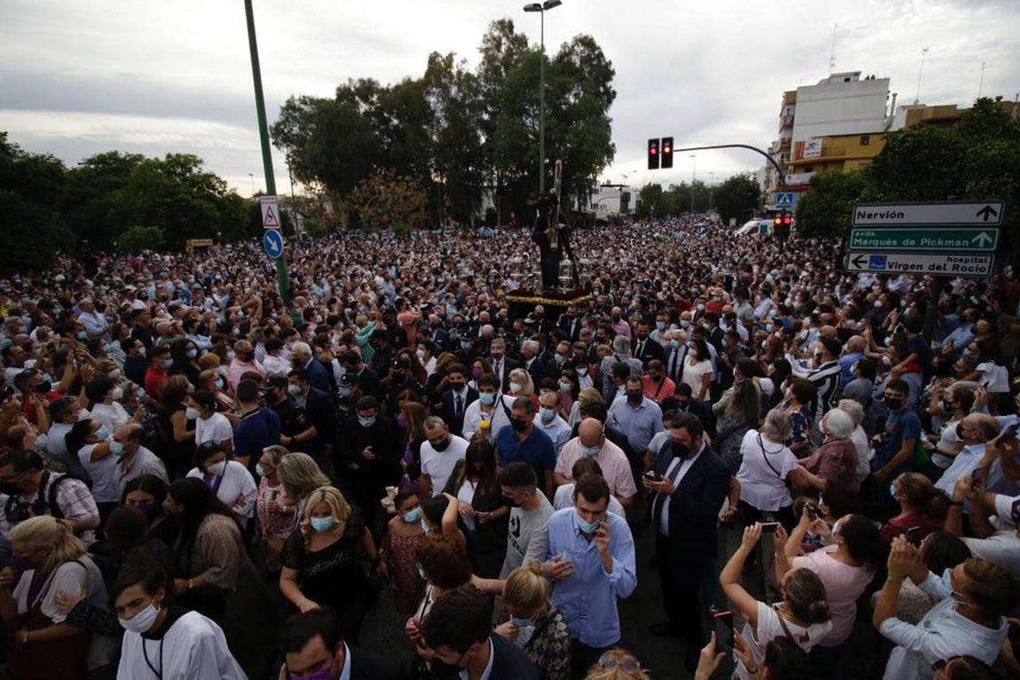 Salida del Gran Poder: Impresionante llegada del Señor a Tres Barrios, la espera termina