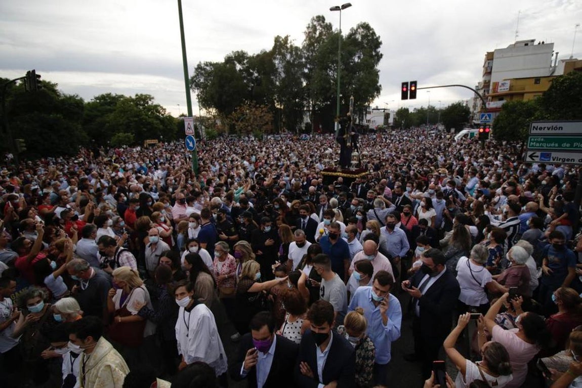 Salida del Gran Poder: Impresionante llegada del Señor a Tres Barrios, la espera termina