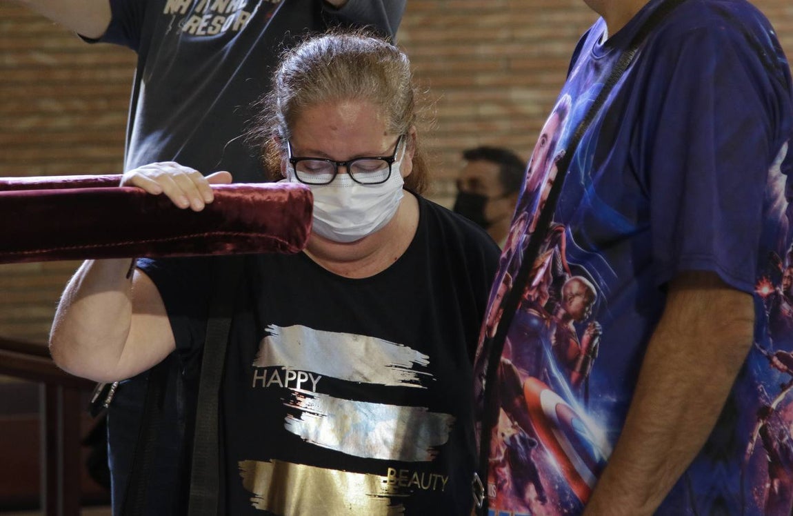 Nadie quiere faltar a su cita con el Gran Poder en la parroquia de la Blanca Paloma