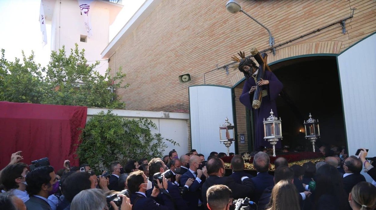 El Gran Poder ya escucha las plegarias de los vecinos de la Candelaria