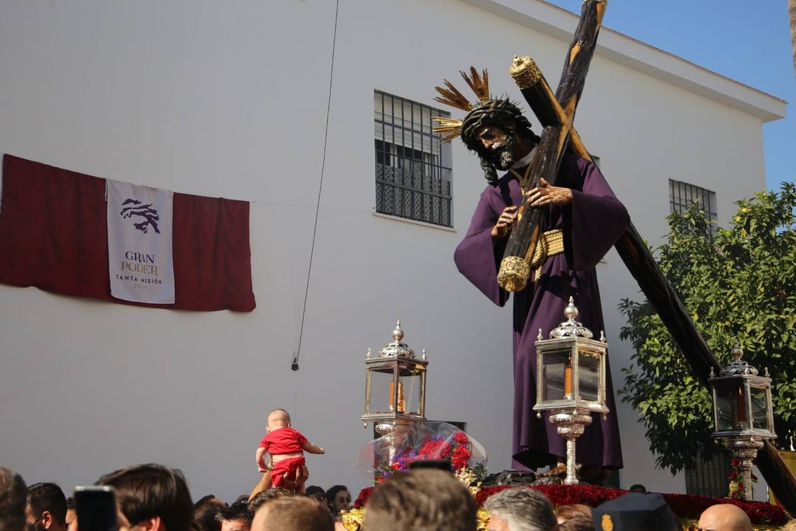 El Señor del Gran Poder, a su llegada a la parroquia de Nuestra Señora de la Candelaria