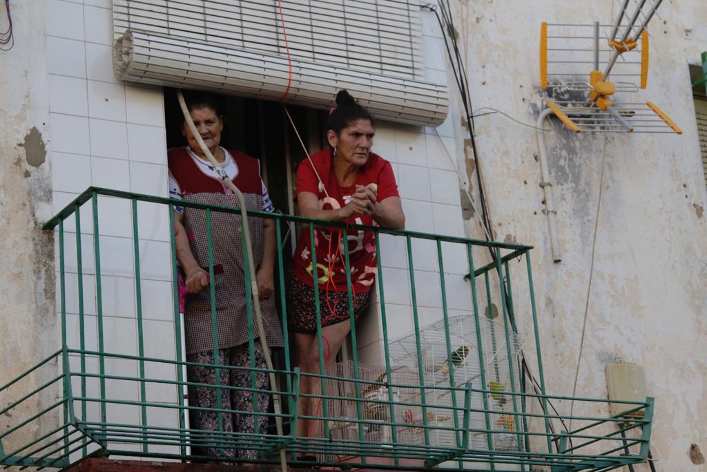 El Señor del Gran Poder recorre las zonas más humildes del barrio de los Pajaritos