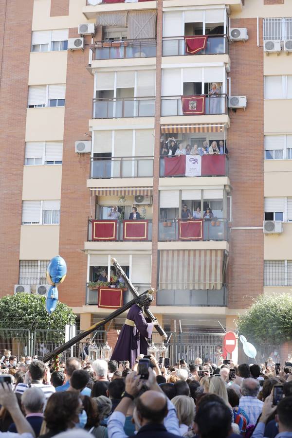 La histórica imagen del Gran Poder frente a la mezquita de Amate