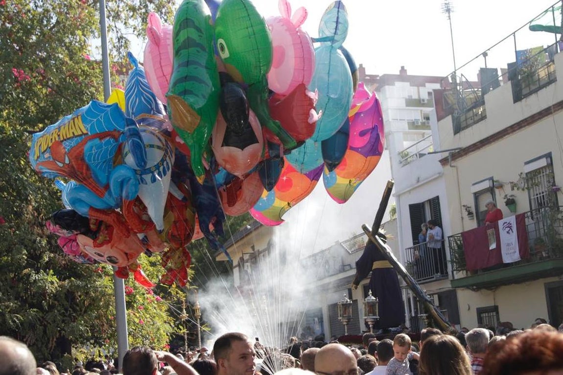 El Señor del Gran Poder por las calles del barrio de la Romería y Santa Aurelia