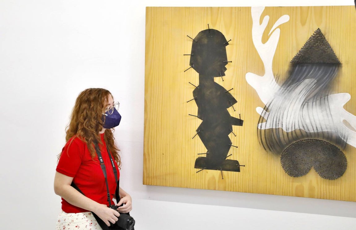 La exposición &#039;La Máquina Española&#039; revisa en el CAAC el impacto de la galería andaluza en el arte español de los 80