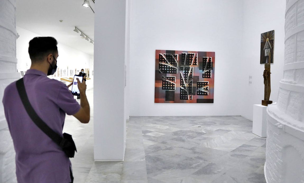 La exposición &#039;La Máquina Española&#039; revisa en el CAAC el impacto de la galería andaluza en el arte español de los 80