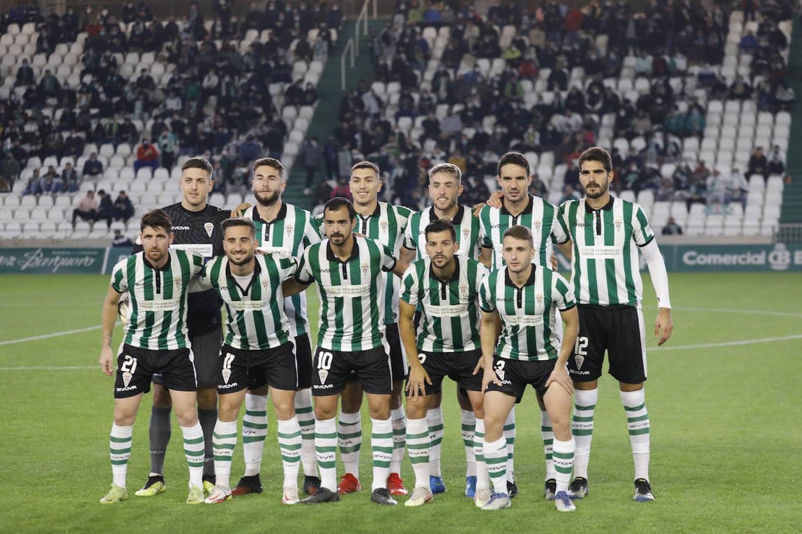 Las mejores imágenes y el ambiente en la grada del Córdoba CF - CD Ebro