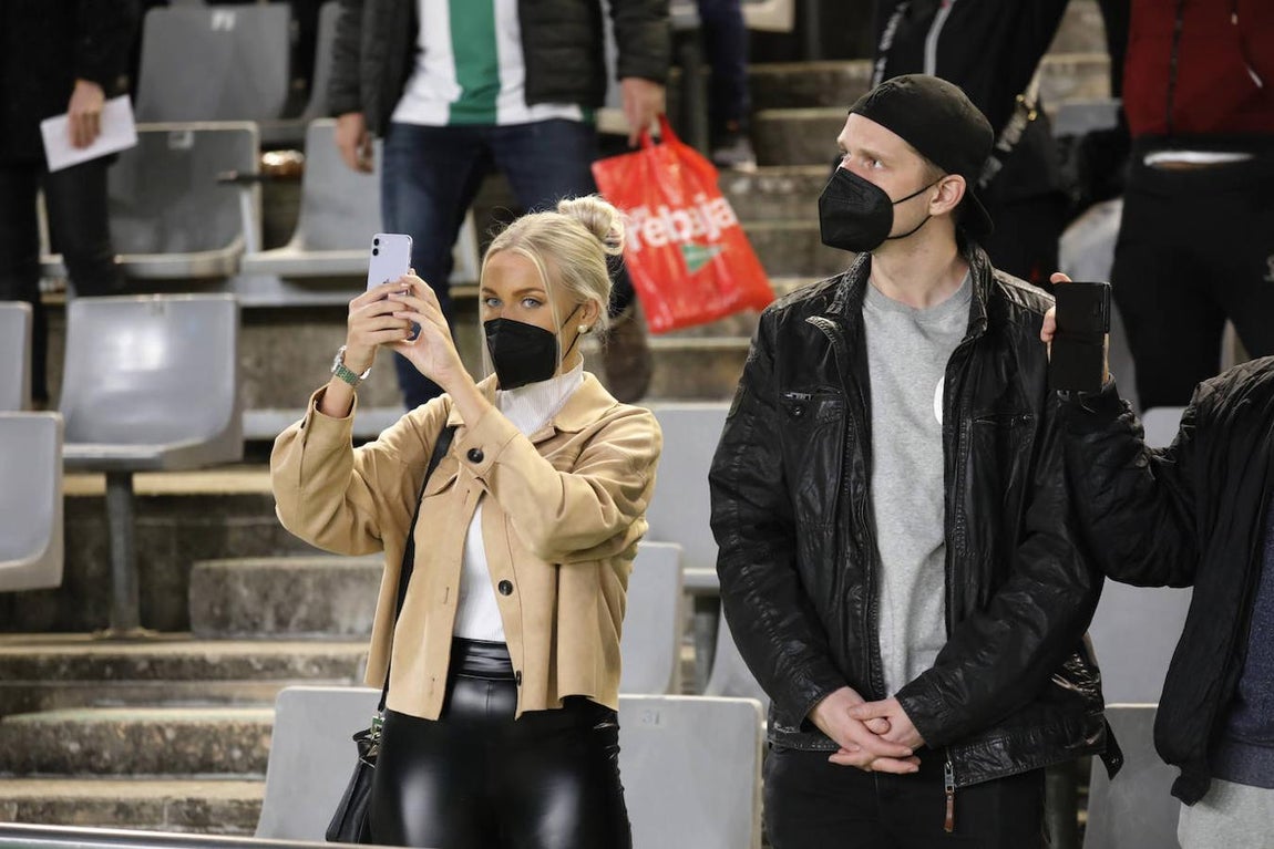 Las mejores imágenes y el ambiente en la grada del Córdoba CF - CD Ebro