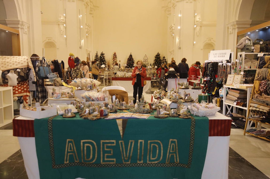 La apertura del Mercadillo Navideño de Adevida en Córdoba, en imágenes