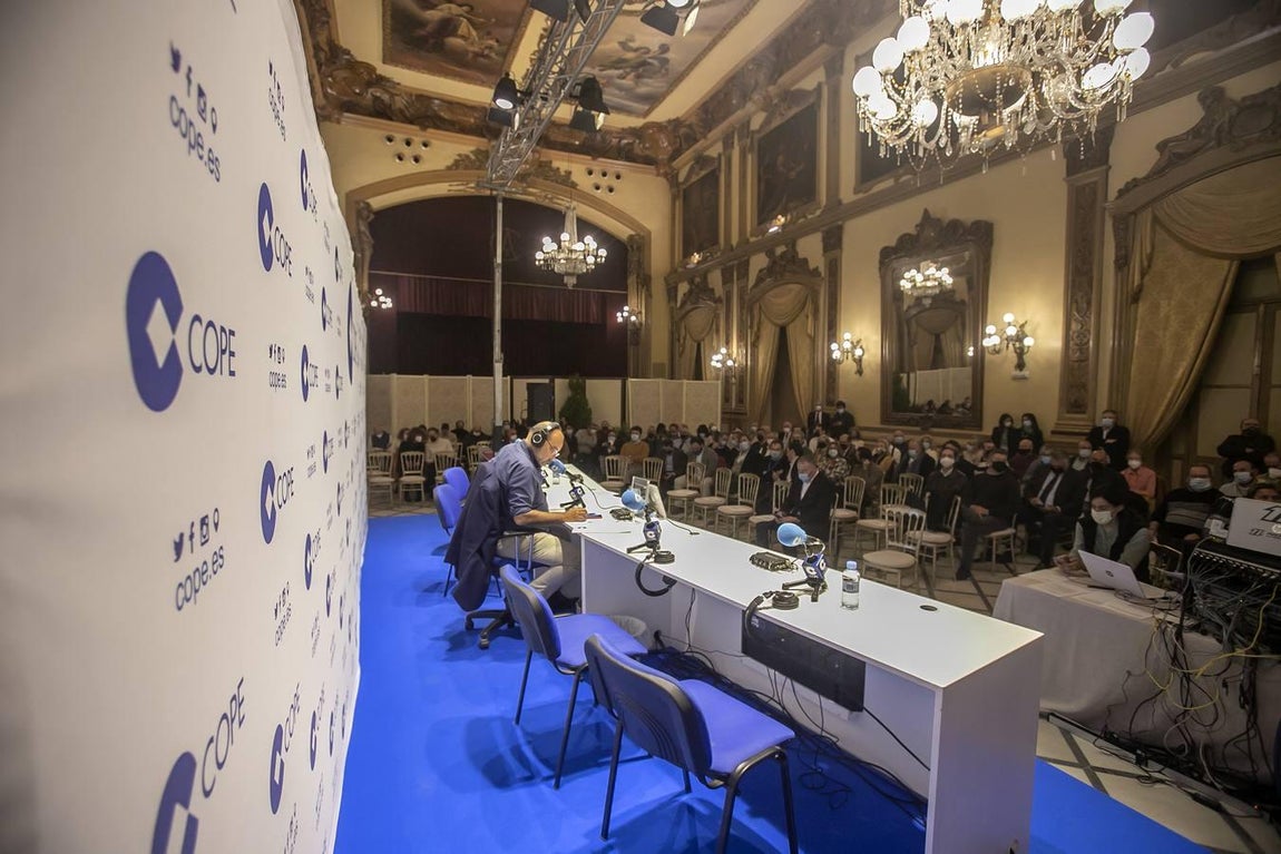 &#039;La Linterna&#039; de la Cope, en directo desde Córdoba, en imágenes