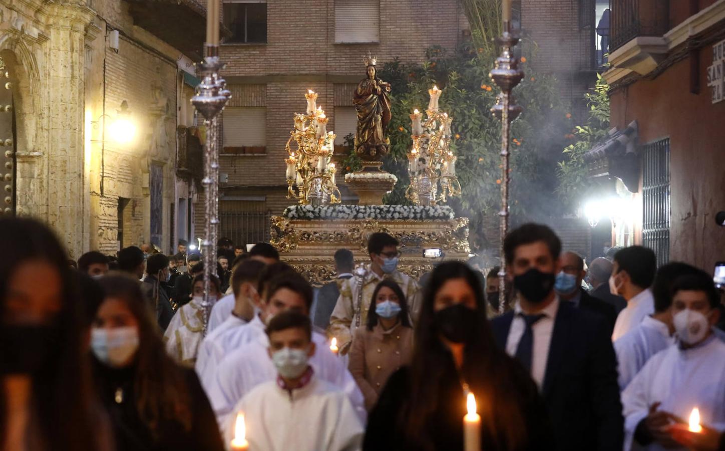 Los jóvenes abren el día de la Inmaculada en Córdoba con la vigilia en torno a la Virgen