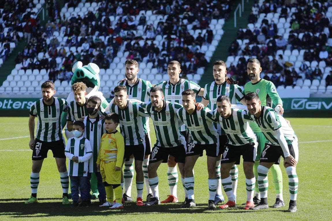 El ambiente en las gradas del Córdoba CF - Panadería Pulido, en imágenes