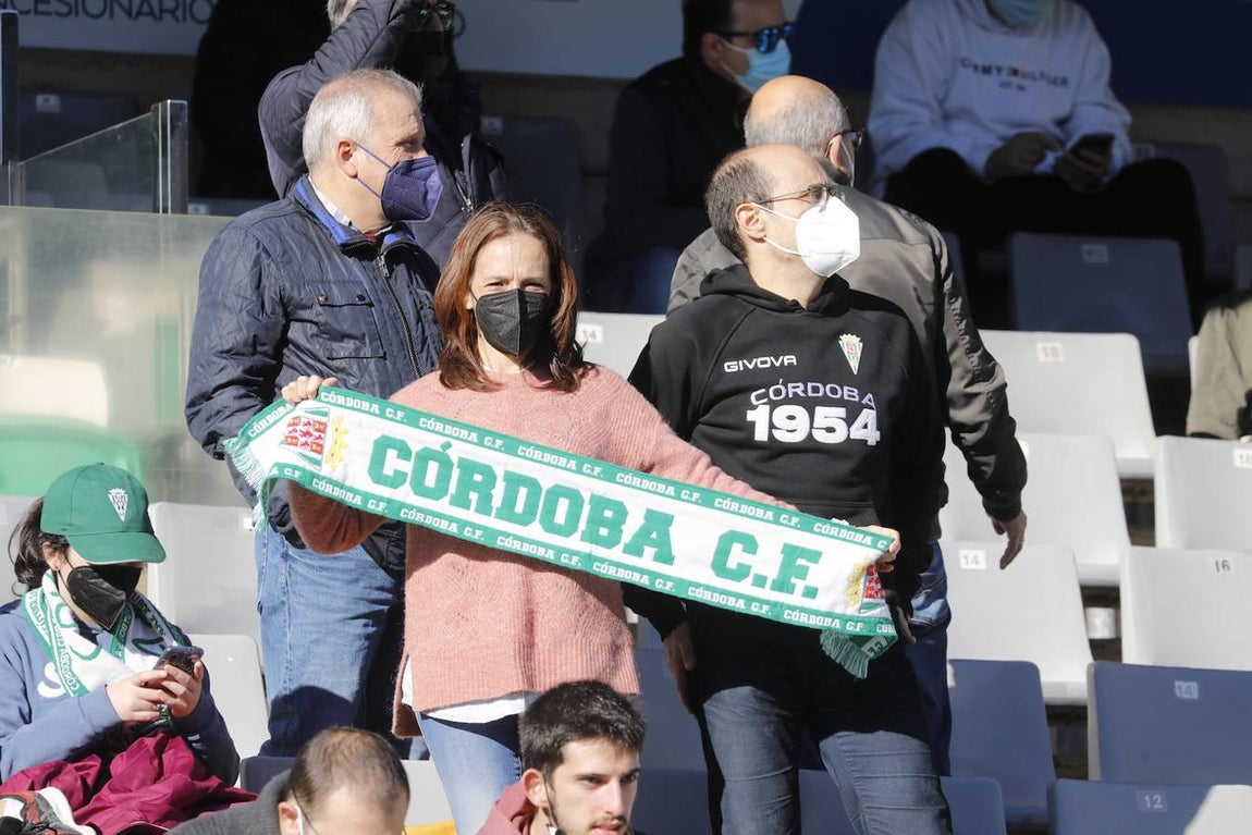 El ambiente en las gradas del Córdoba CF - Panadería Pulido, en imágenes