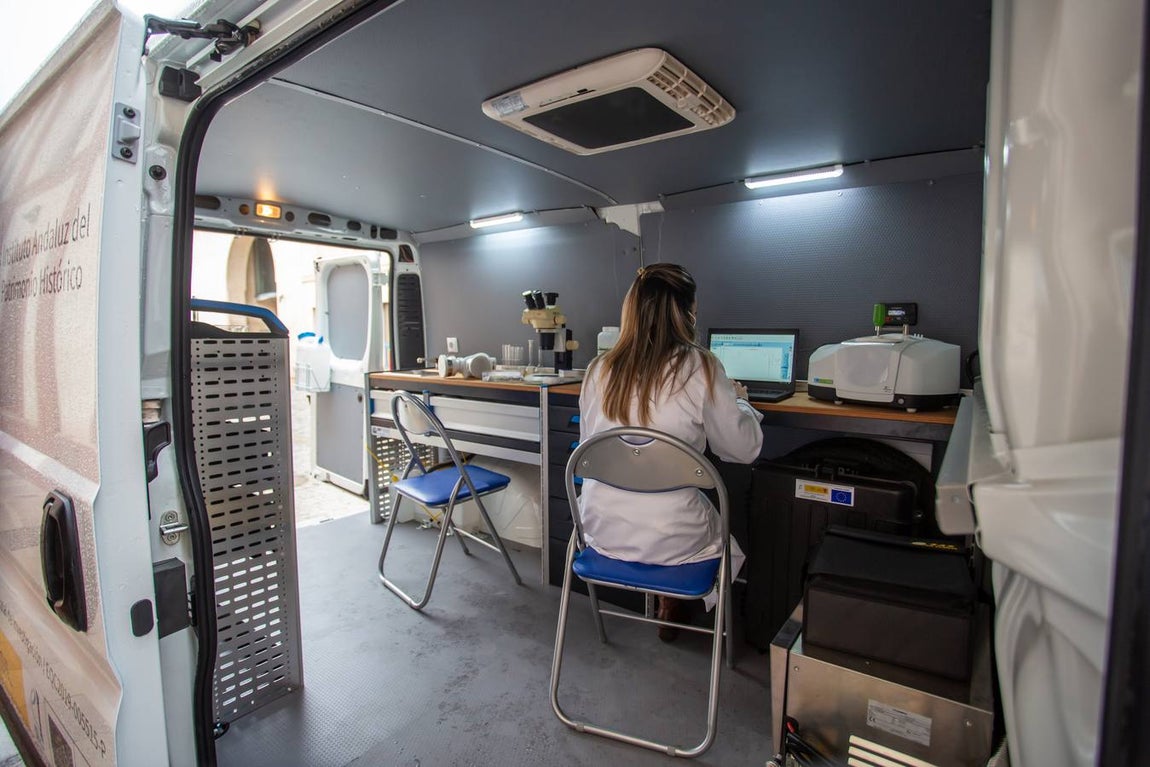 Nuevo laboratorio móvil del IAPH para diagnosticar y restaurar bajo demanda allí donde sea necesario. VANESSA GÓMEZ