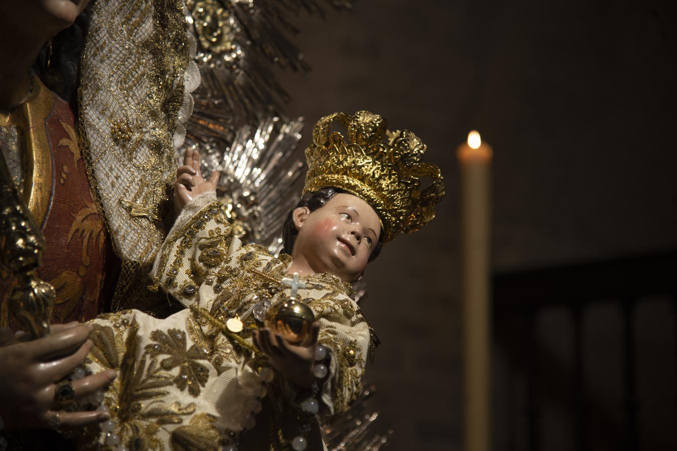 Las imágenes del besamanos de la Virgen de la Salud de San Isidoro