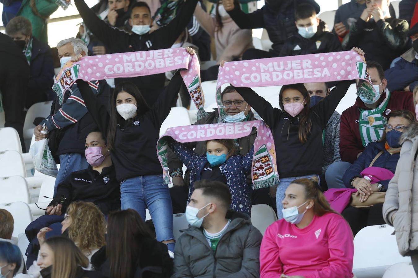 El ambiente en las gradas en el Córdoba CF - Vélez CF, en imágenes