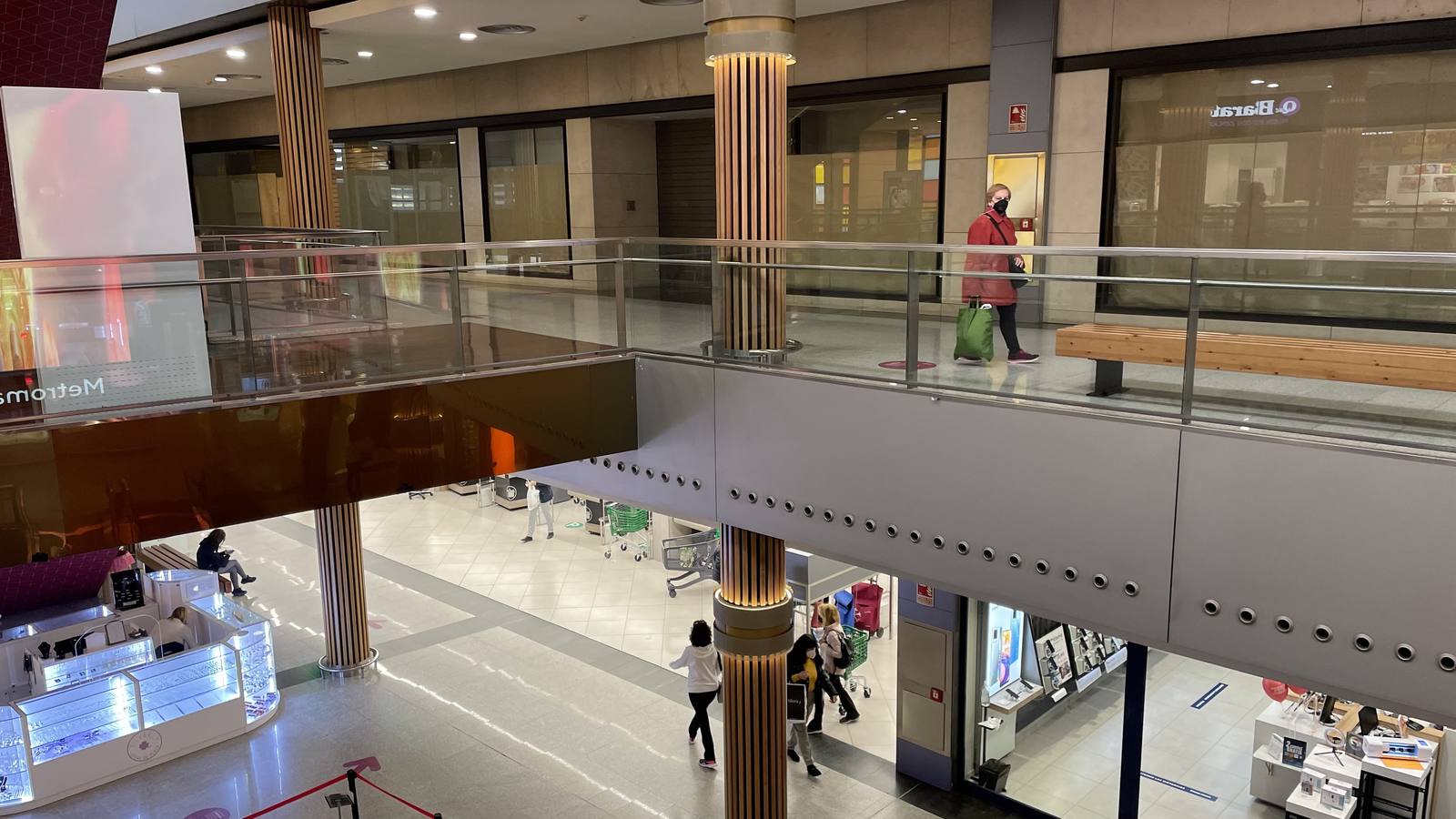 Zara y Stradivarius salen del centro comercial Metromar