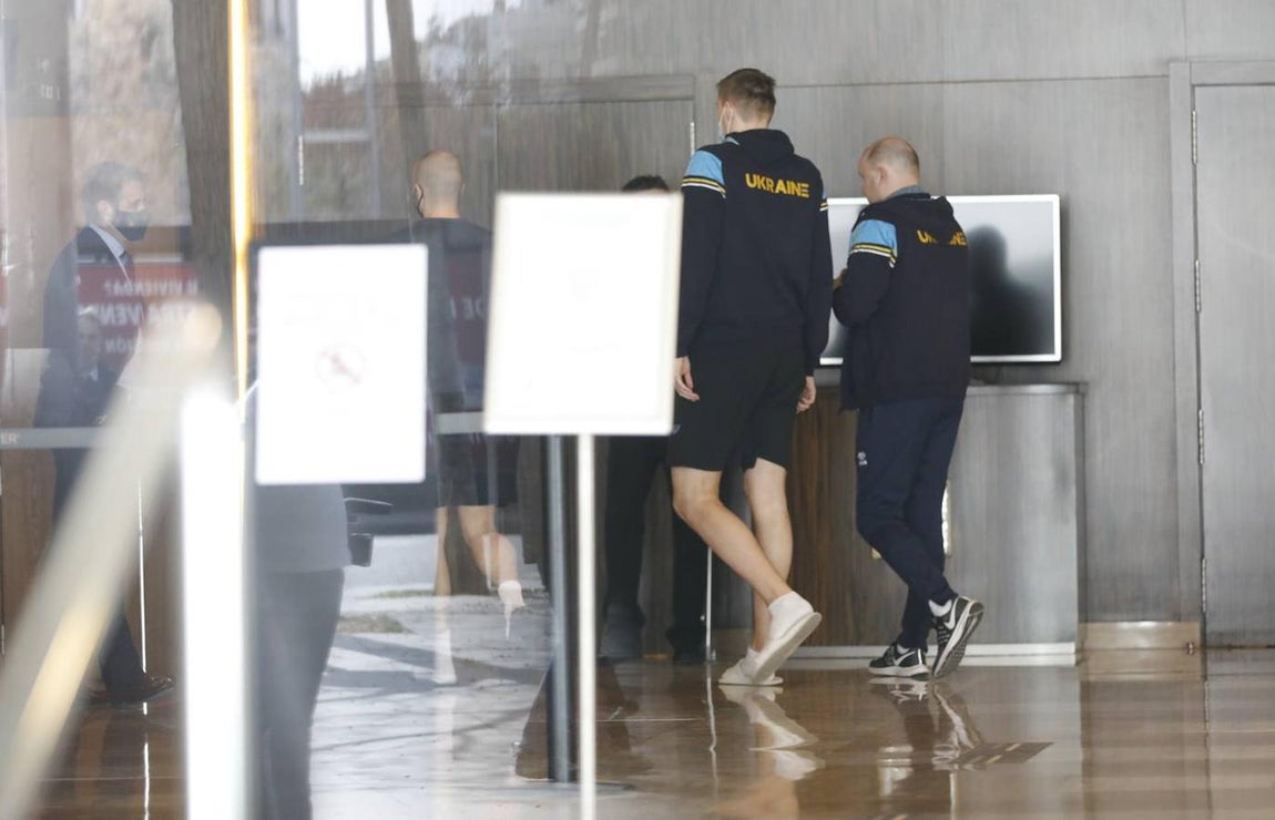 La incertidumbre de la selección de baloncesto de Ucrania en Córdoba, en imágenes