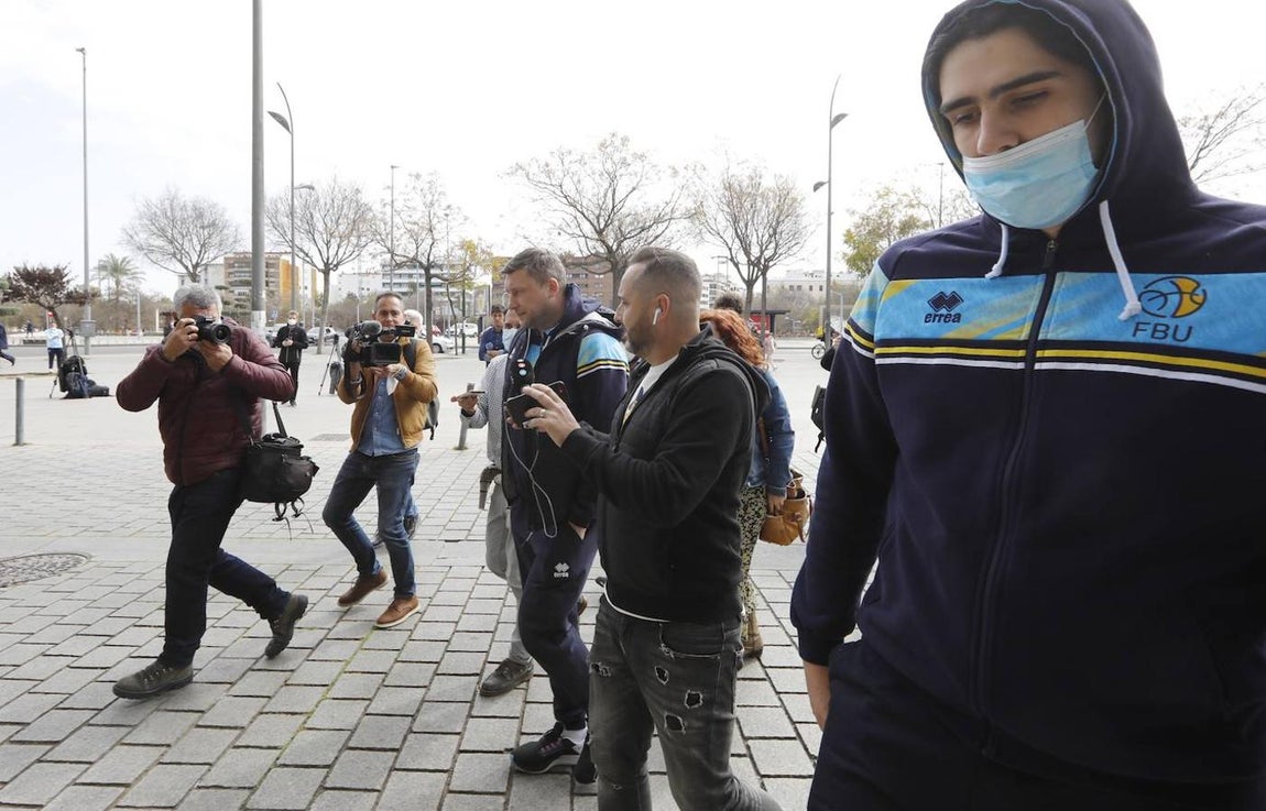 La incertidumbre de la selección de baloncesto de Ucrania en Córdoba, en imágenes