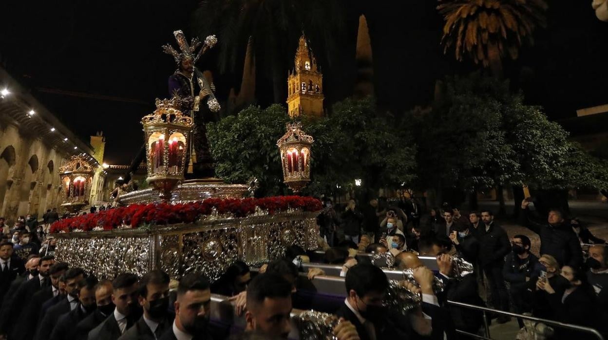 En imágenes, el Vía Crucis del Calvario en Córdoba (II)