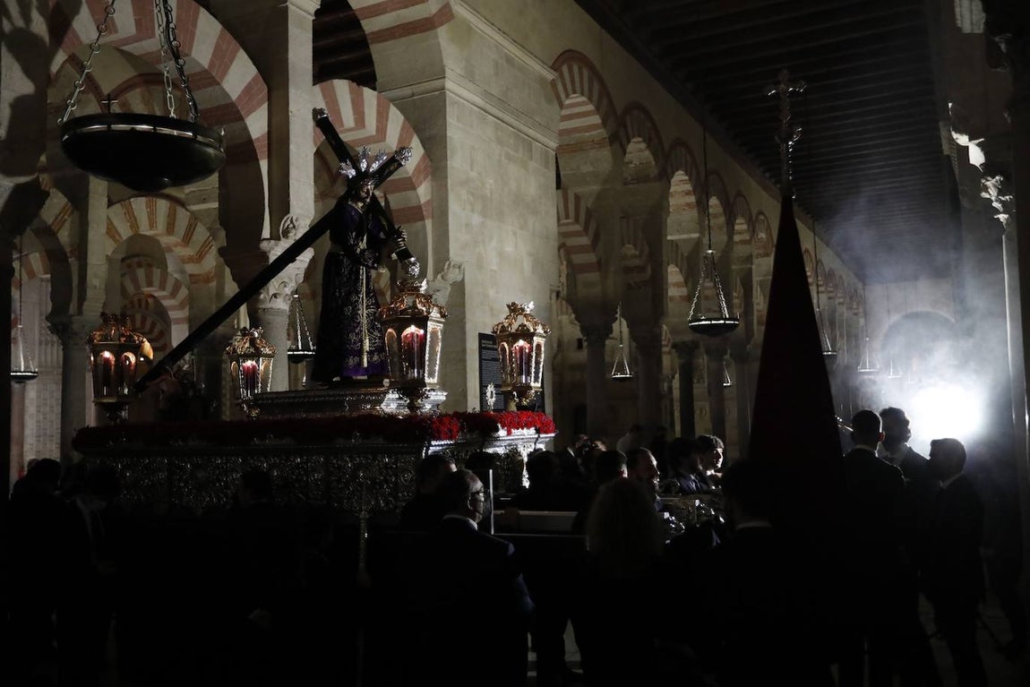 En imágenes, el Vía Crucis del Calvario en Córdoba (II)