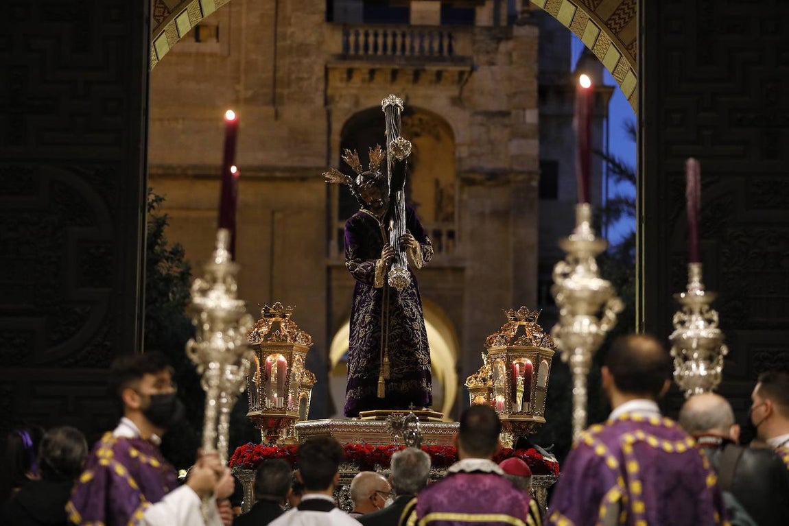 En imágenes, el Vía Crucis del Calvario en Córdoba (II)