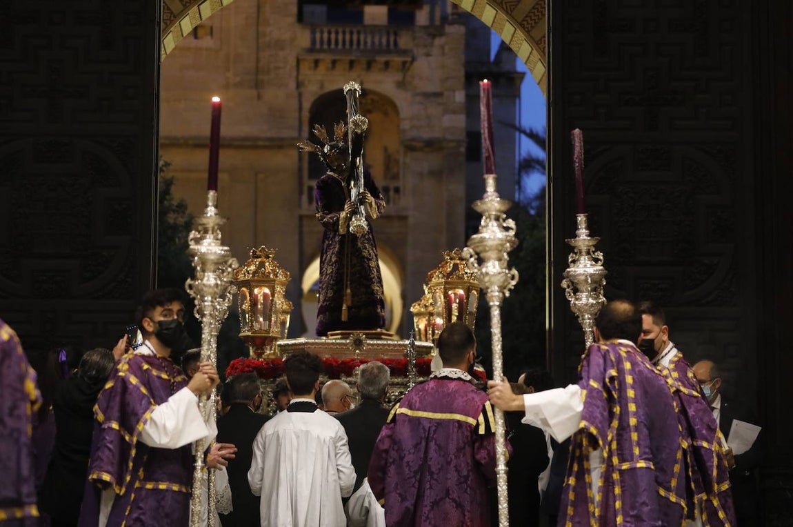 En imágenes, el Vía Crucis del Calvario en Córdoba (II)