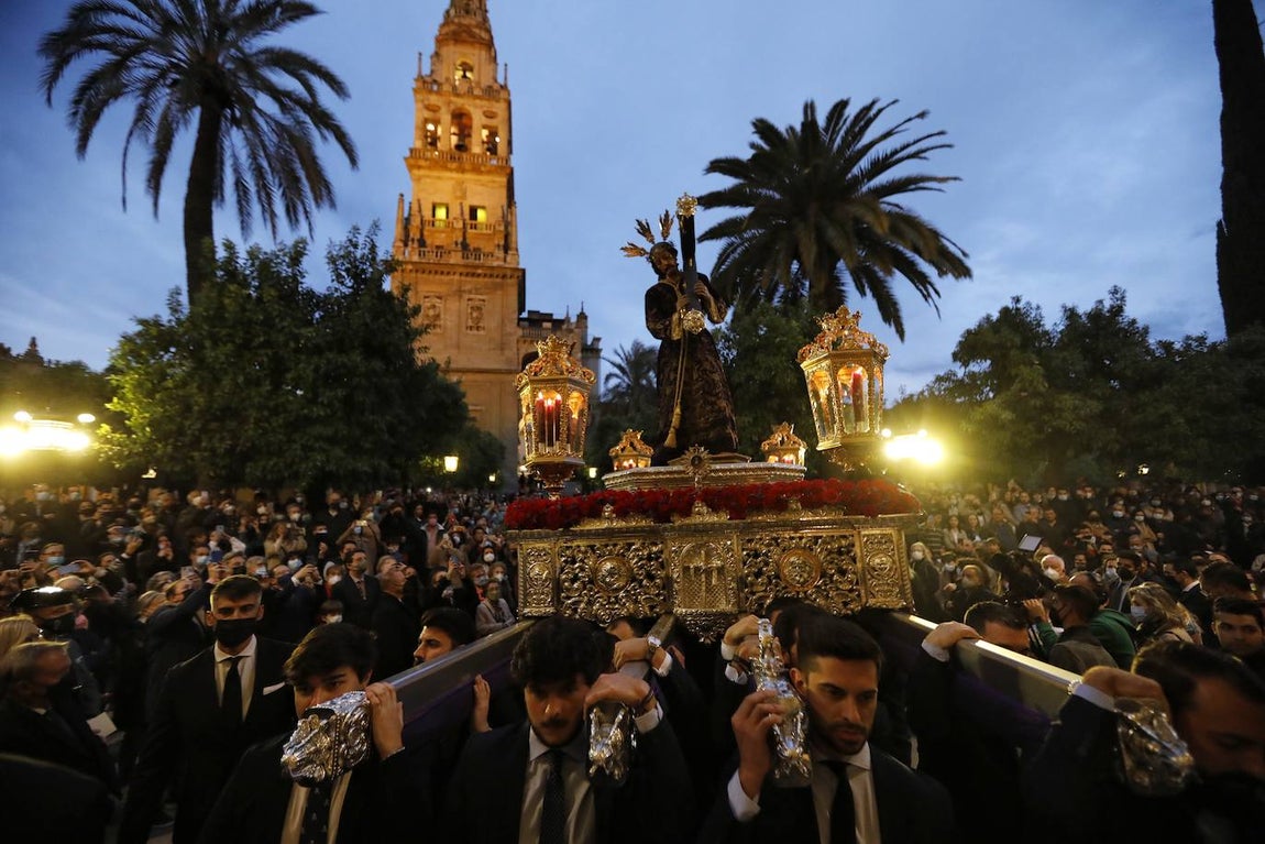En imágenes, el Vía Crucis del Calvario en Córdoba (II)