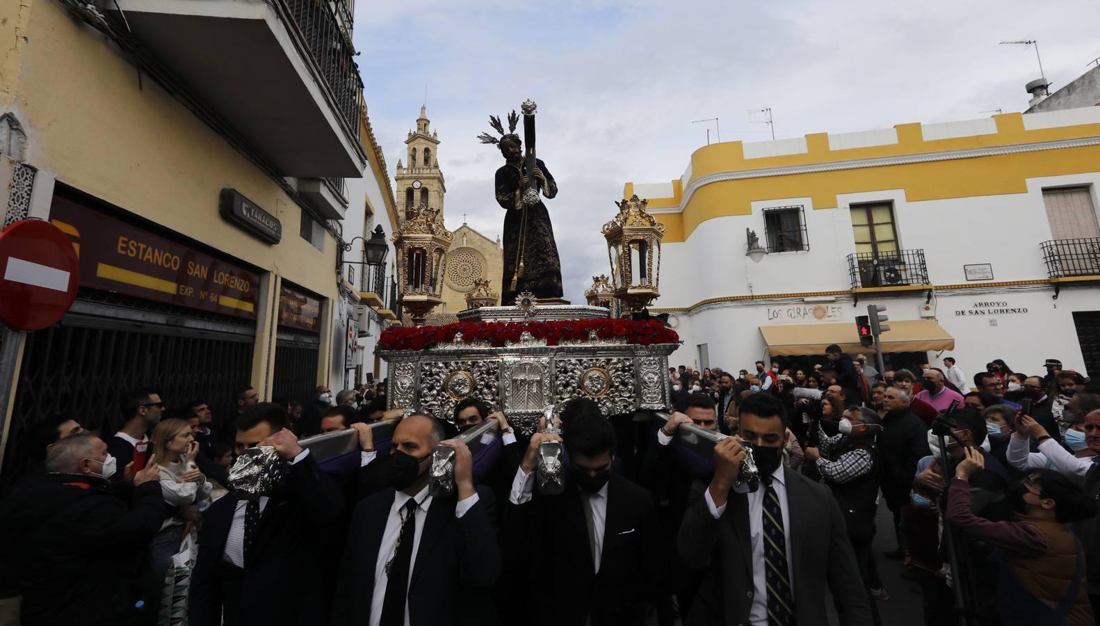 El rezo del Vía Crucis de Córdoba por la paz en Ucrania ante la dulce mirada de Nuestro Padre Jesús del Calvario