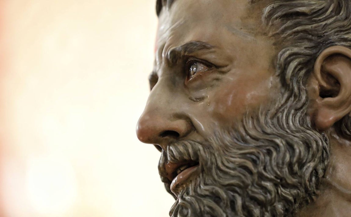 La bendición de una imagen de San Pedro para el misterio de la Bondad