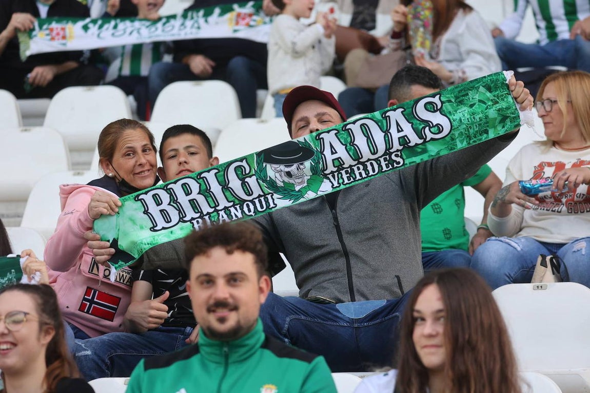 En imágenes, el fantástico ambiente en el Córdoba CF - Villanovense