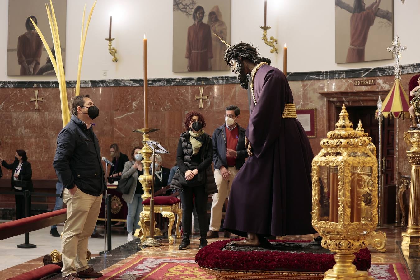 Una multitud de fieles venera al Gran Poder en su basílica este Sábado de Pasión