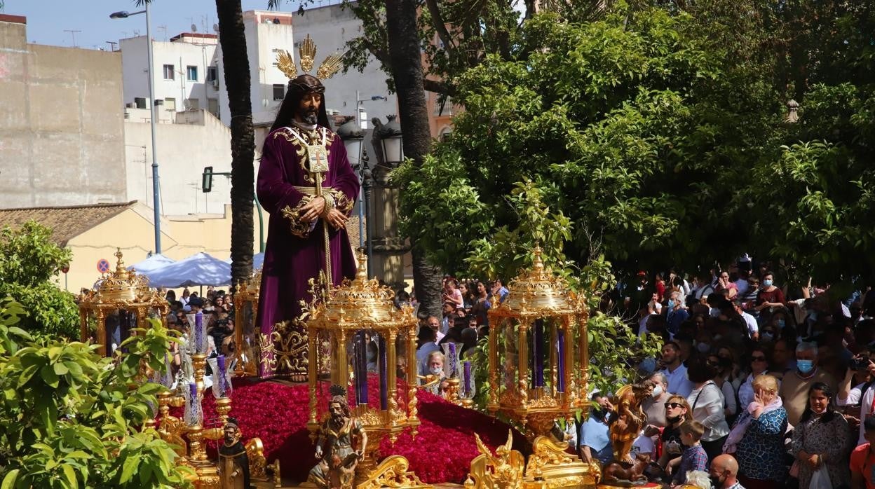 El imágenes, el Rescatado reparte su gracia el Domingo de Ramos en Córdoba