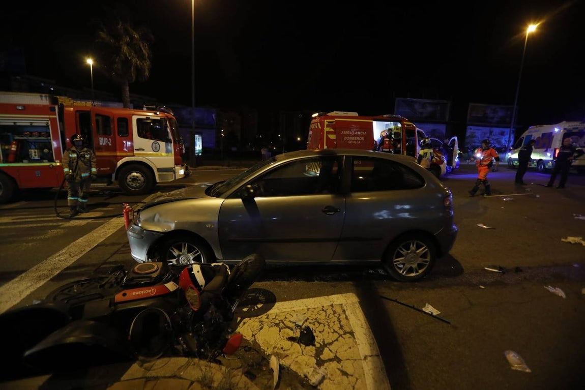 En imágenes, un muerto y dos heridos graves en un accidente en Sevilla
