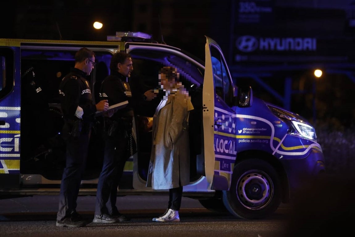 En imágenes, un muerto y dos heridos graves en un accidente en Sevilla