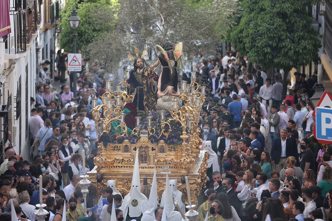 La hermandad del Huerto ilumina Córdoba el Domingo de Ramos