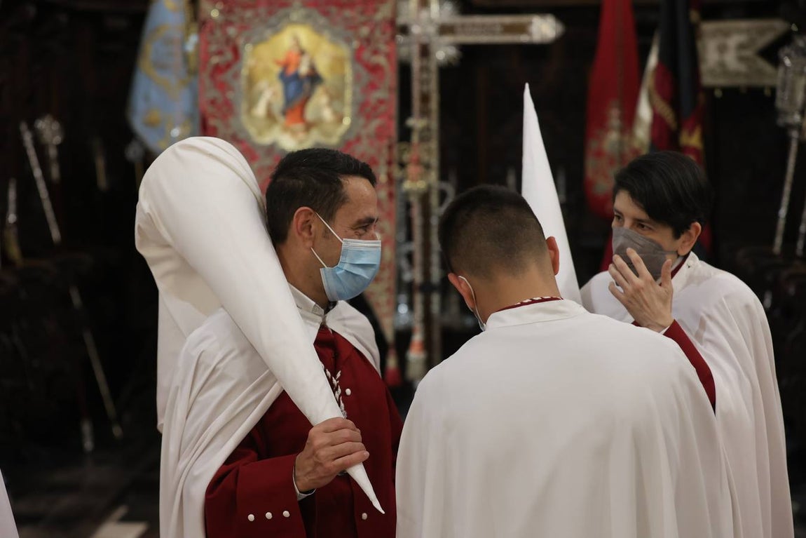Lunes Santo | Tristeza en San Nicolás, la lluvia impide la salida de la Sentencia